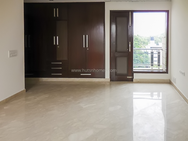3 BHK Flat For Rent in Defence Colony