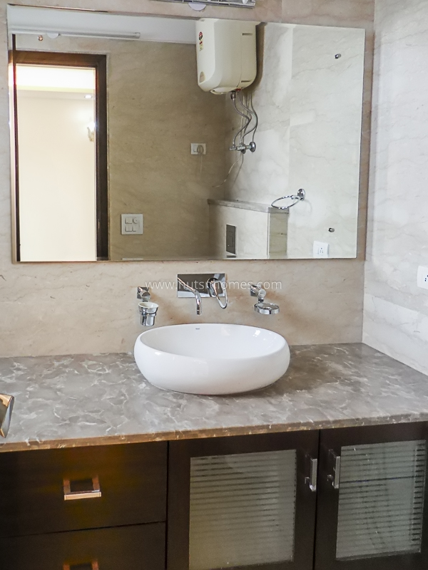 3 BHK Flat For Rent in Defence Colony