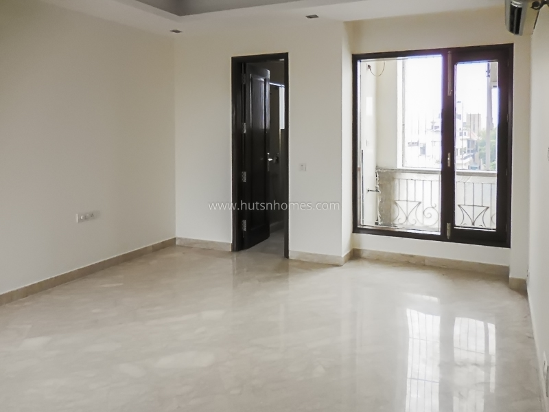 3 BHK Flat For Rent in Defence Colony