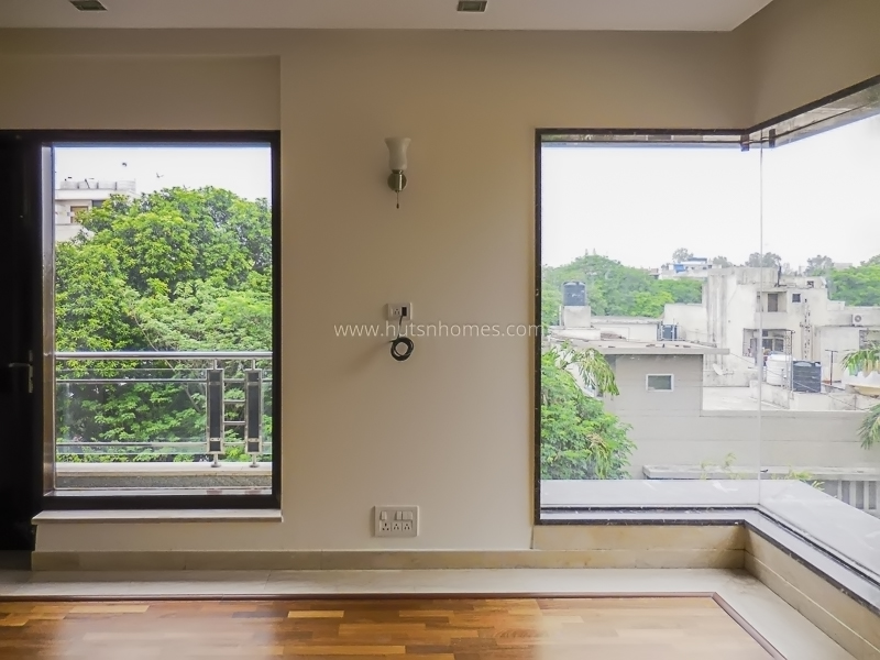 3 BHK Flat For Rent in Defence Colony