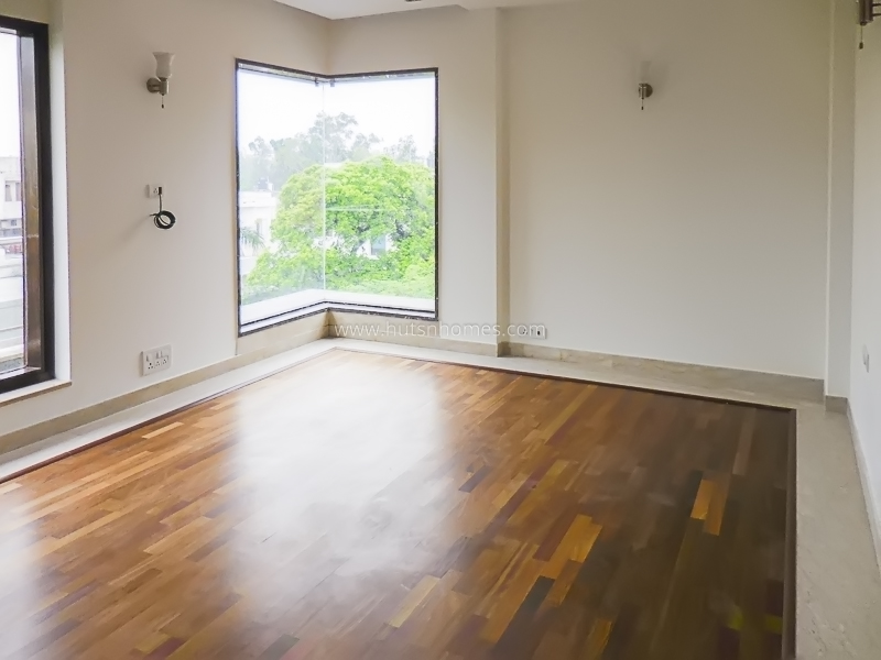 3 BHK Flat For Rent in Defence Colony