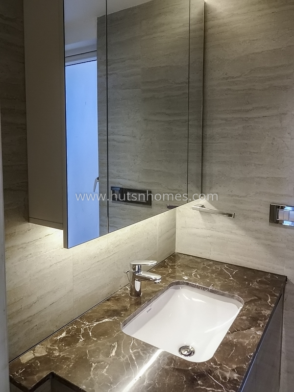 4 BHK Condo For Rent in Golf Course Road