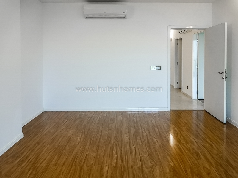 4 BHK Condo For Rent in Golf Course Road
