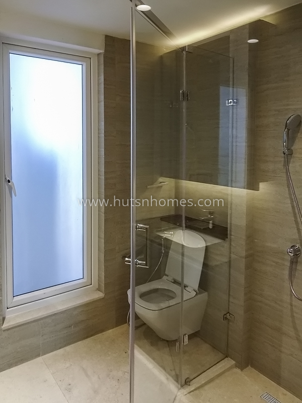 4 BHK Condo For Rent in Golf Course Road