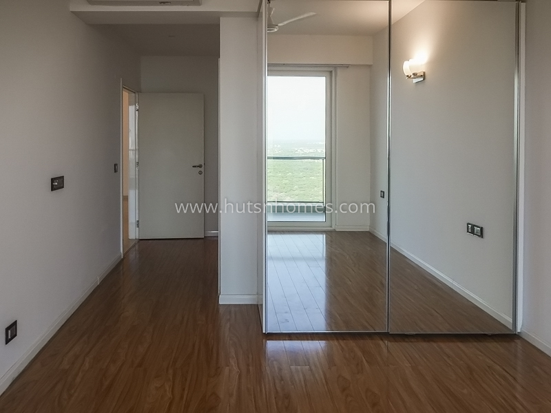 4 BHK Condo For Rent in Golf Course Road