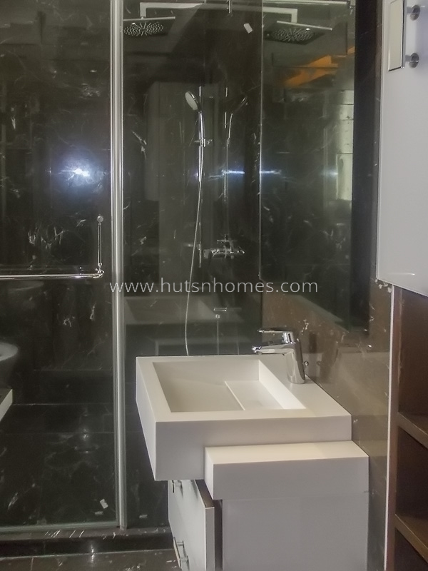 3 BHK Flat For Rent in Defence Colony