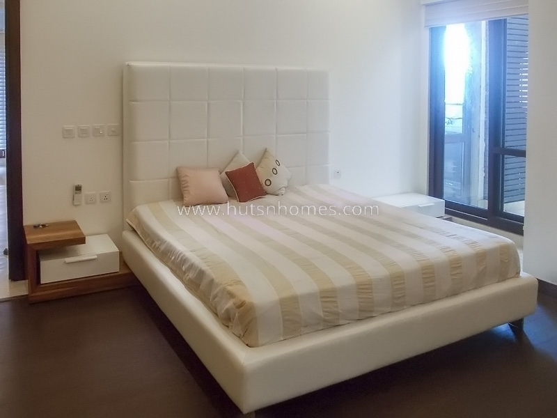 3 BHK Flat For Rent in Defence Colony