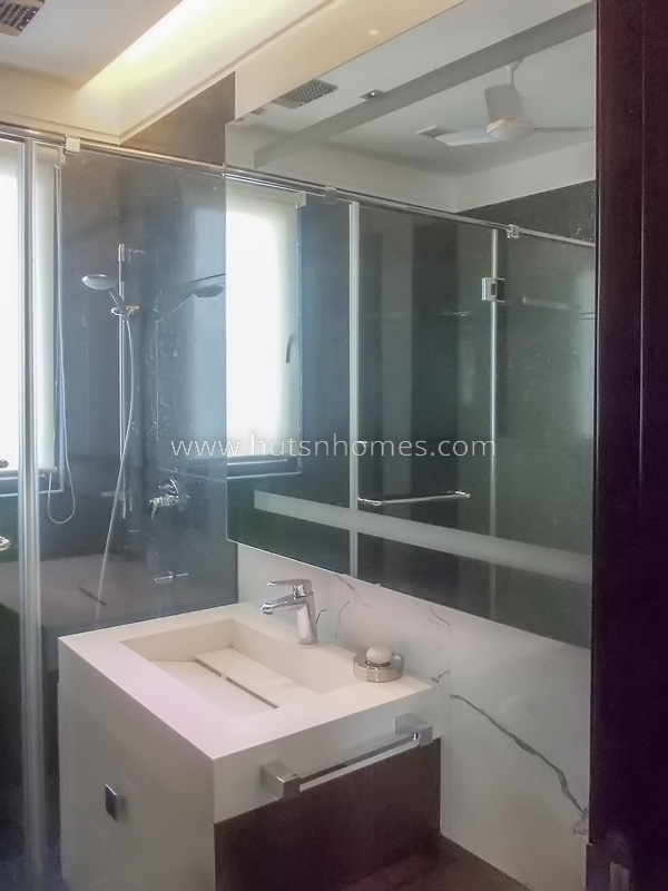 3 BHK Flat For Rent in Defence Colony