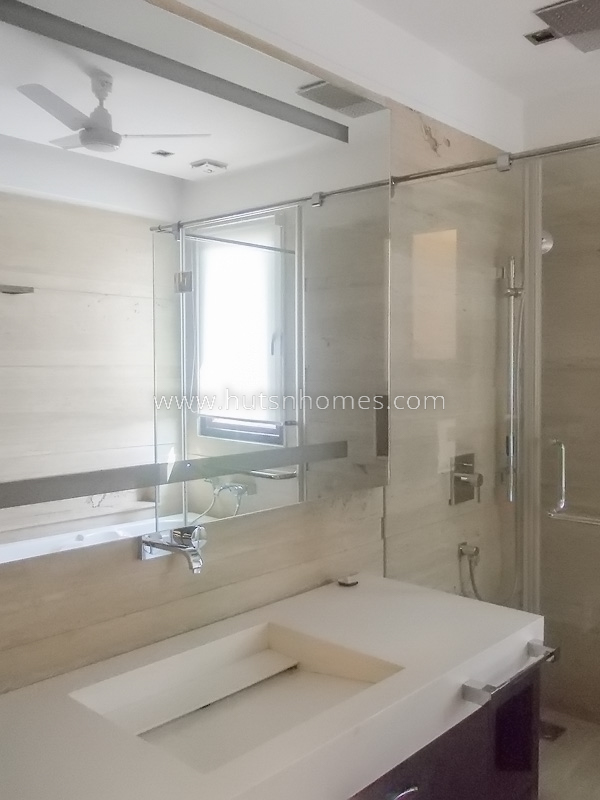 3 BHK Flat For Rent in Defence Colony