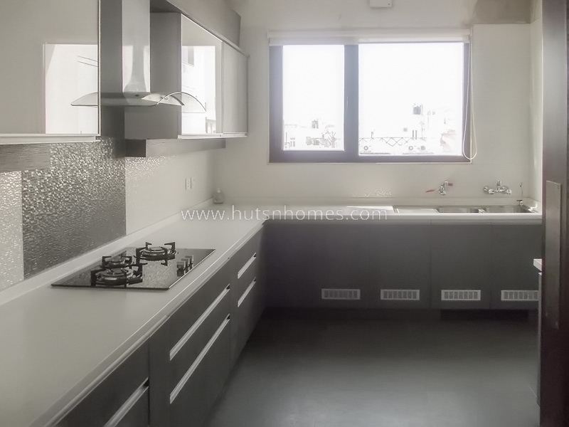 3 BHK Flat For Rent in Defence Colony