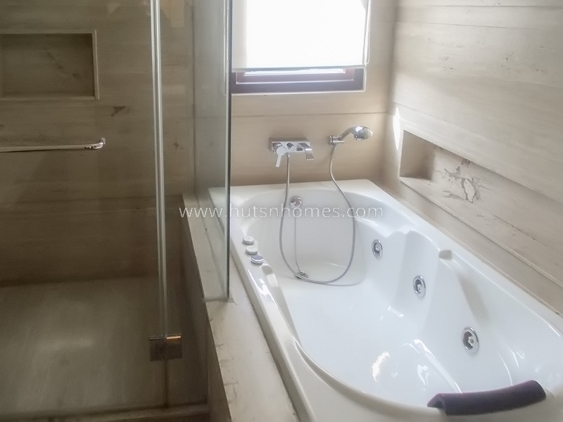 3 BHK Flat For Rent in Defence Colony