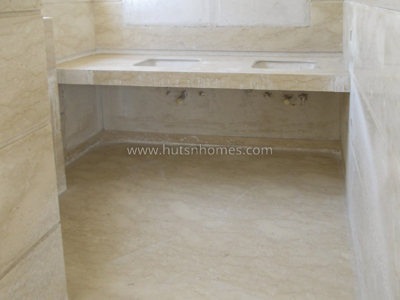 3 BHK Builder Floor For Rent in Defence Colony