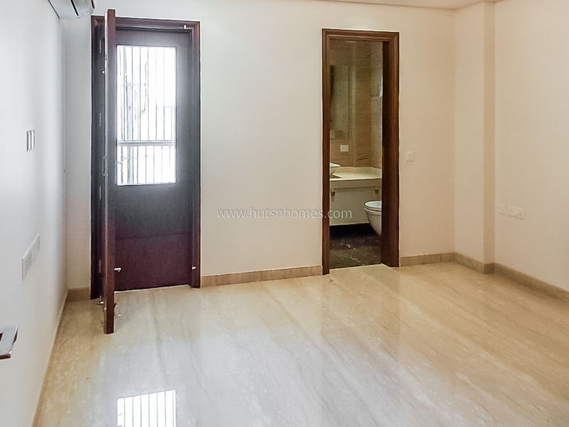 3 BHK Flat For Rent in Nizamuddin East