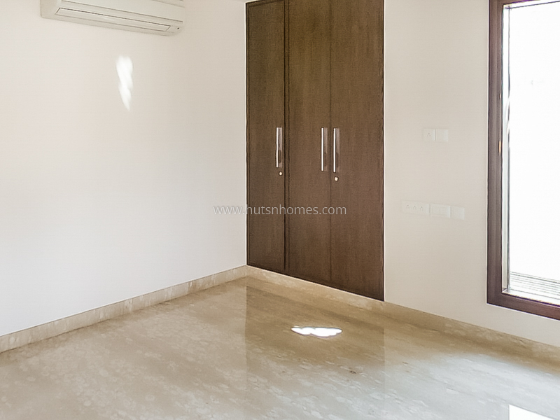 3 BHK Flat For Rent in Nizamuddin East