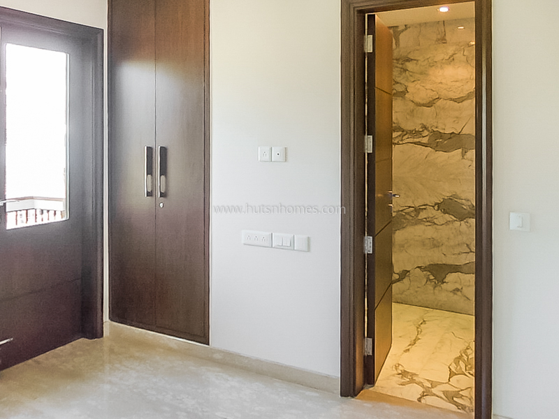 3 BHK Flat For Rent in Nizamuddin East