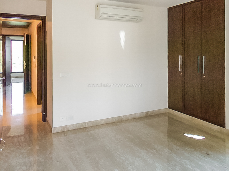 3 BHK Flat For Rent in Nizamuddin East