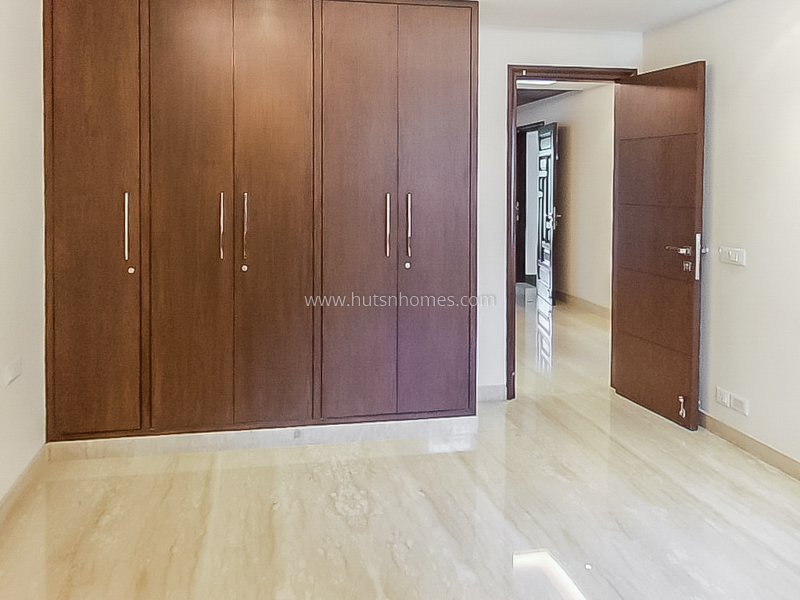 3 BHK Flat For Rent in Nizamuddin East