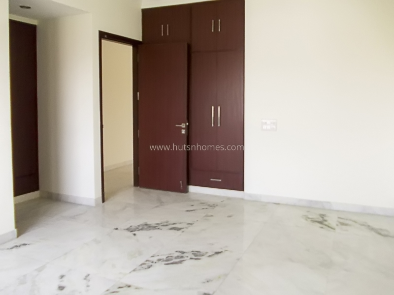 3 BHK Flat For Rent in Defence Colony