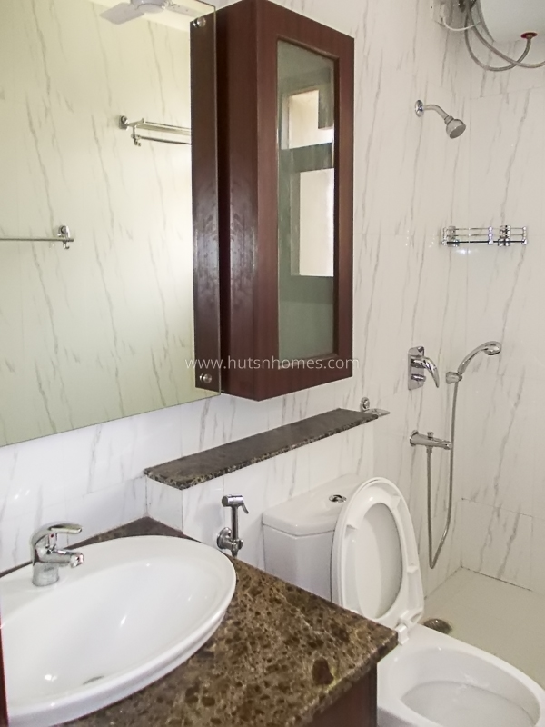 3 BHK Flat For Rent in Defence Colony