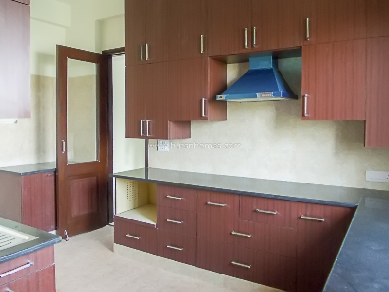 3 BHK Flat For Rent in Defence Colony