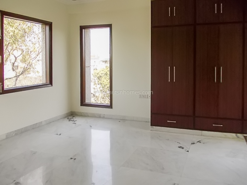 3 BHK Flat For Rent in Defence Colony