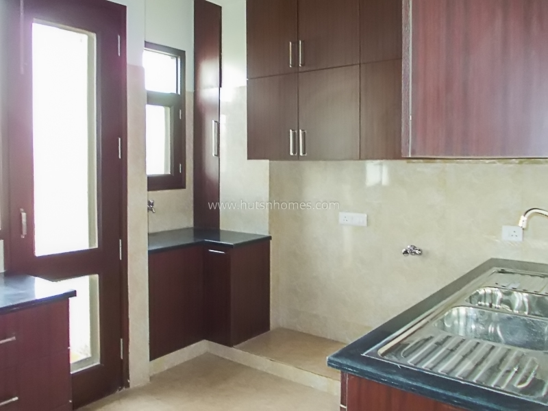 3 BHK Flat For Rent in Defence Colony