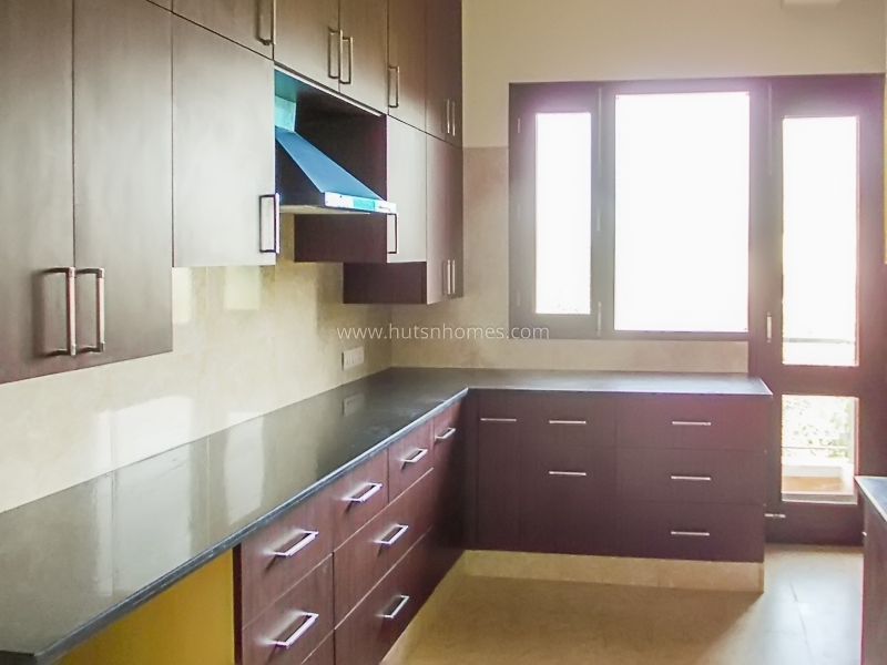 3 BHK Flat For Rent in Defence Colony