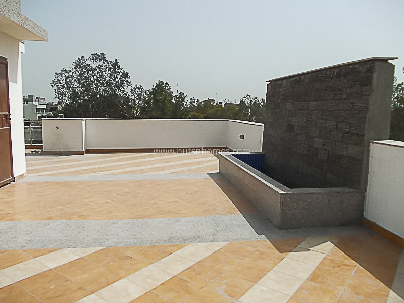 3 BHK Flat For Rent in Defence Colony