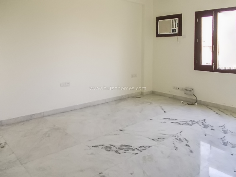 3 BHK Flat For Rent in Defence Colony