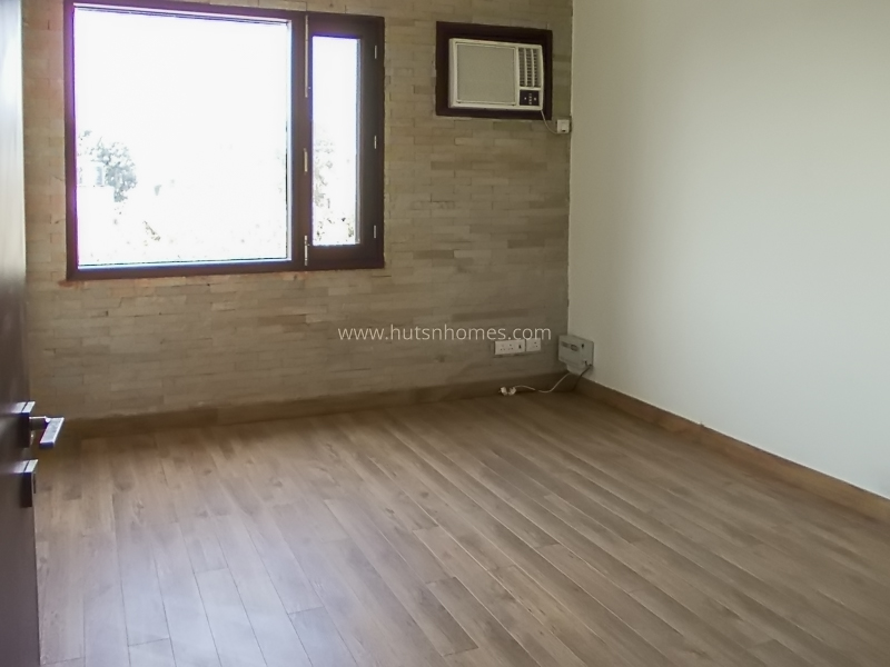 3 BHK Flat For Rent in Defence Colony