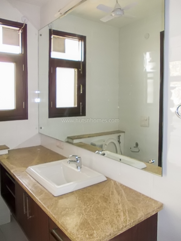 3 BHK Flat For Rent in Defence Colony