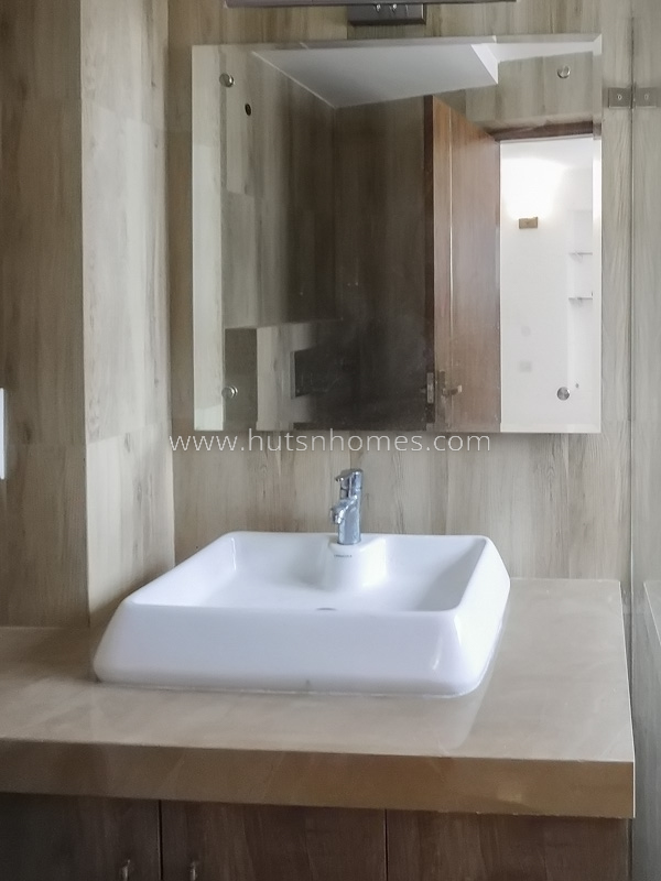 3 BHK Flat For Rent in Defence Colony