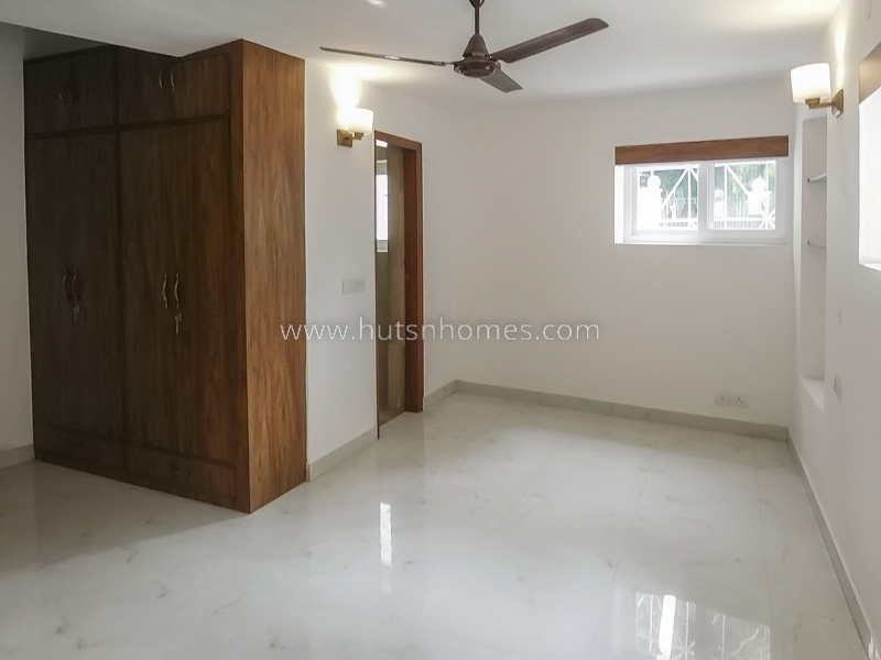3 BHK Flat For Rent in Defence Colony