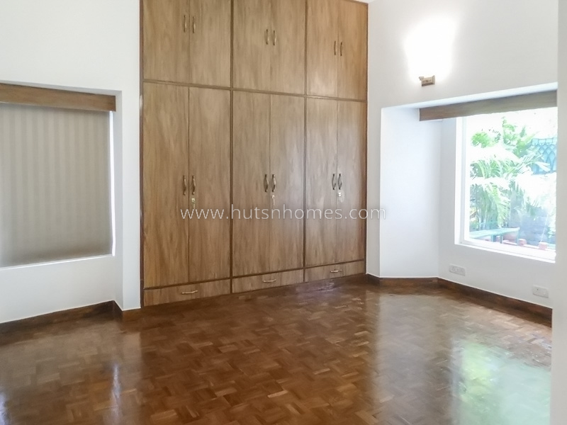 3 BHK Flat For Rent in Defence Colony