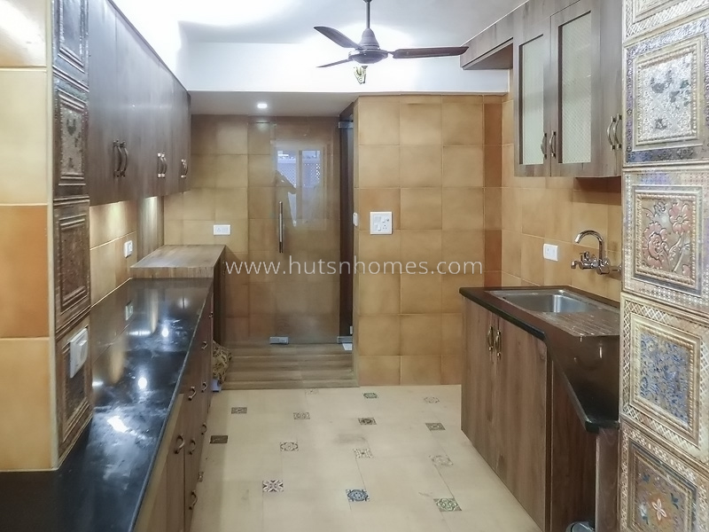3 BHK Flat For Rent in Defence Colony
