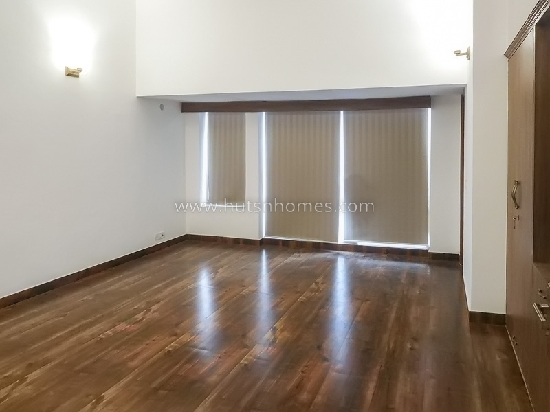 3 BHK Flat For Rent in Defence Colony
