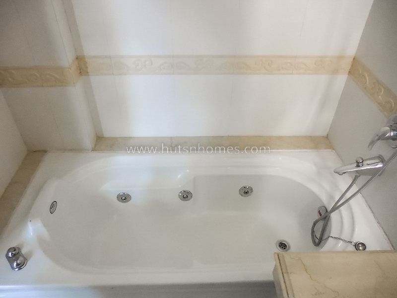 4 BHK Flat For Rent in Vasant Vihar