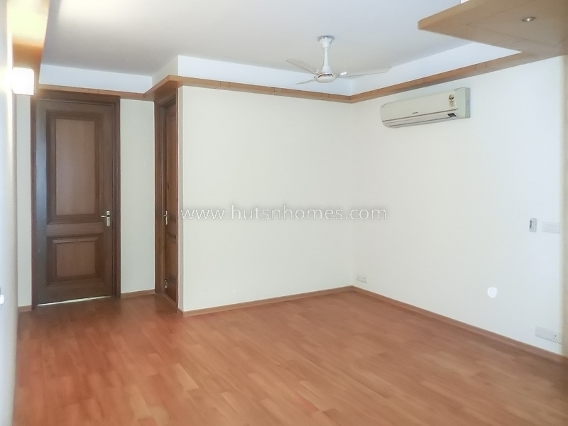 4 BHK Flat For Rent in Vasant Vihar