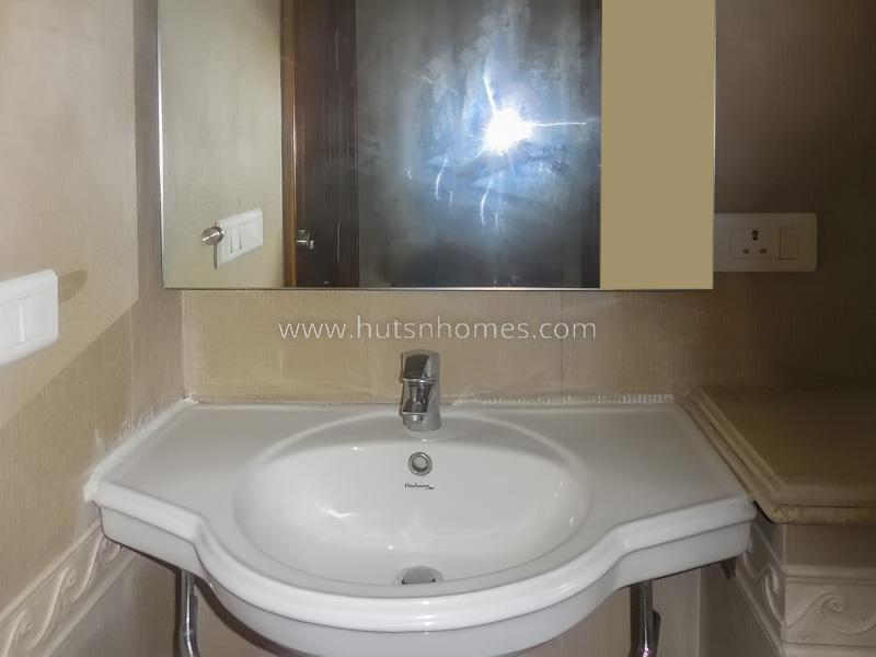 4 BHK Flat For Rent in Vasant Vihar