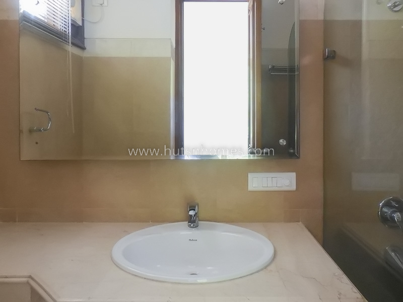 4 BHK Flat For Rent in Vasant Vihar