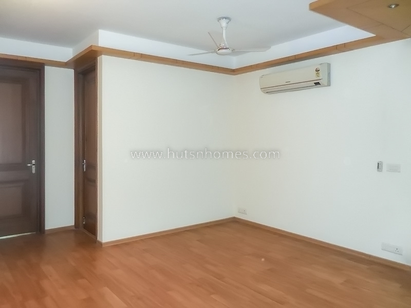 4 BHK Flat For Rent in Vasant Vihar