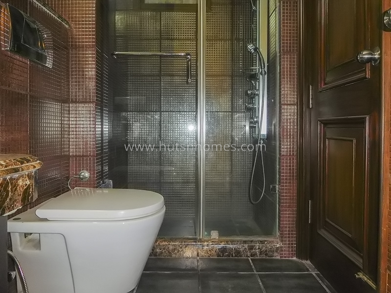 4 BHK Flat For Rent in Vasant Vihar
