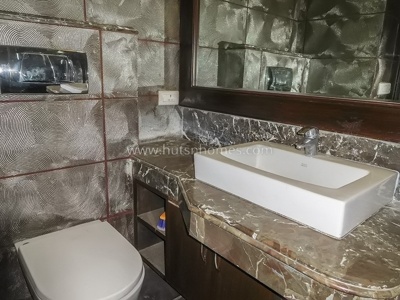 4 BHK Flat For Rent in Vasant Vihar