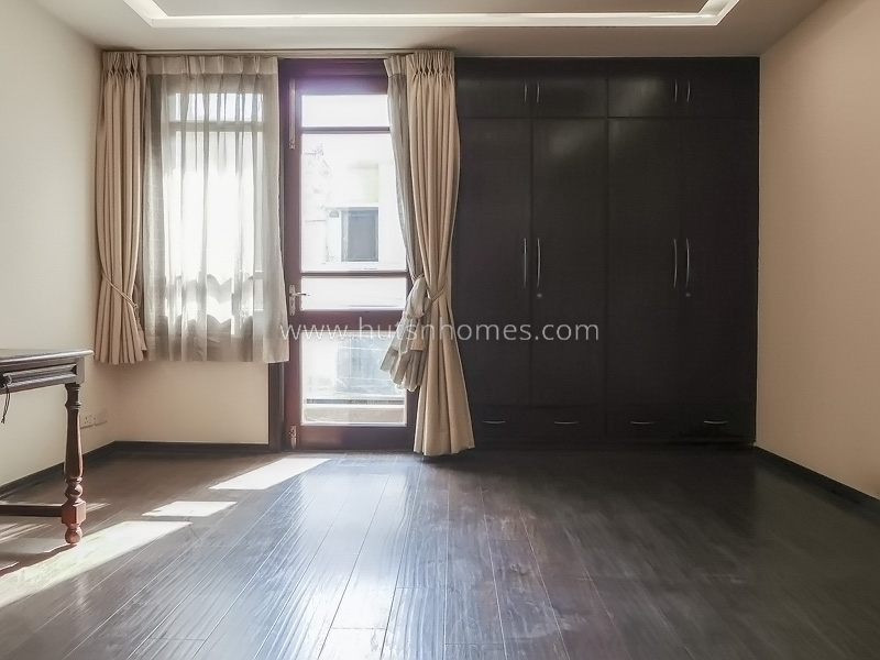 4 BHK Flat For Rent in Vasant Vihar