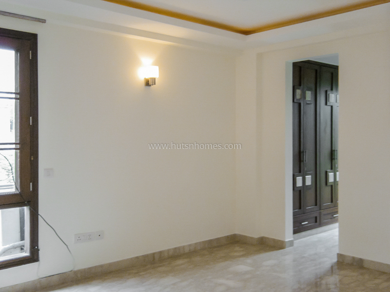 4 BHK Flat For Rent in Safdarjung Development Area