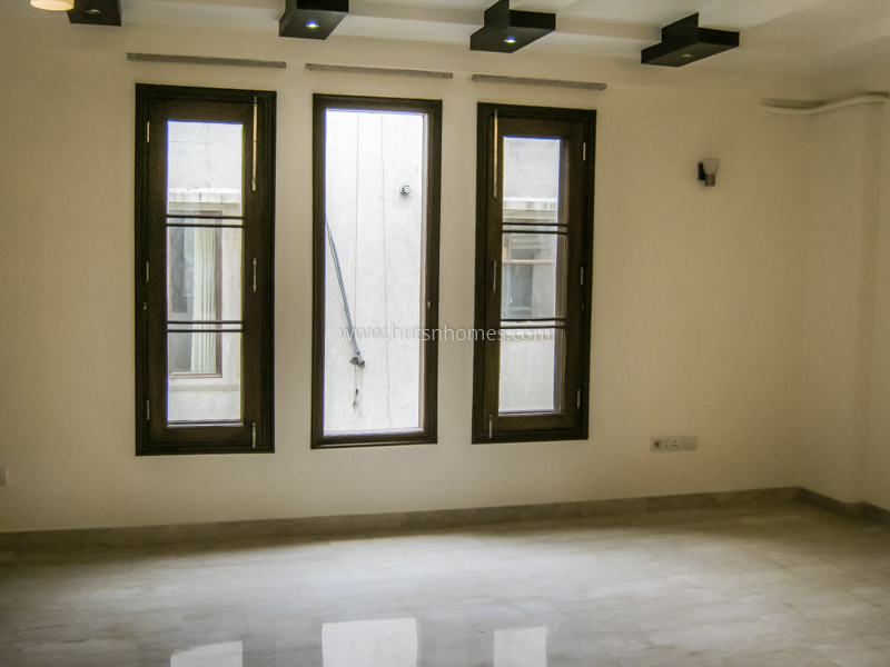 4 BHK Flat For Rent in Safdarjung Development Area