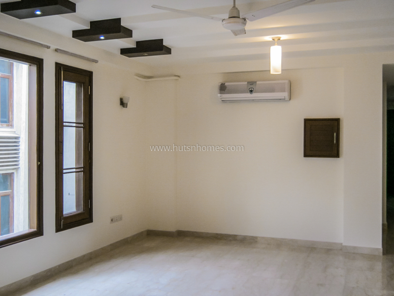 4 BHK Flat For Rent in Safdarjung Development Area