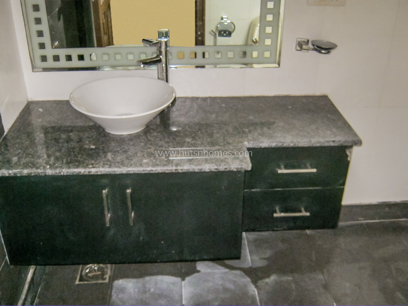 4 BHK Flat For Rent in Safdarjung Development Area
