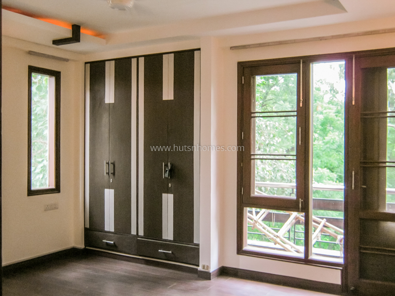 4 BHK Flat For Rent in Safdarjung Development Area