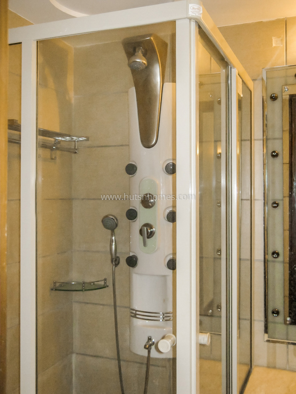 4 BHK Flat For Rent in Safdarjung Development Area